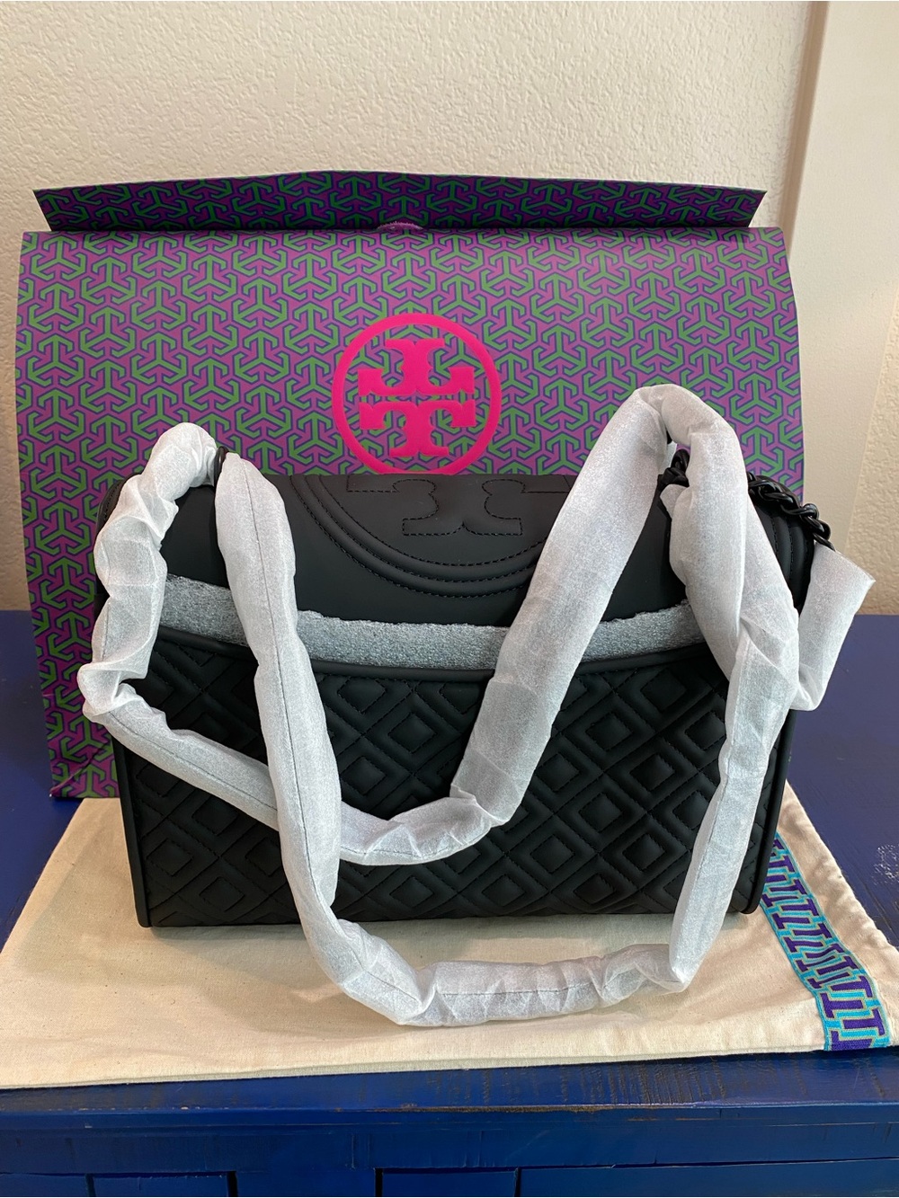 (NEW)Tory Burch Fleming Convertible Shoulder Bag in Black - Pristine Condition! - Picture 4 of 14
